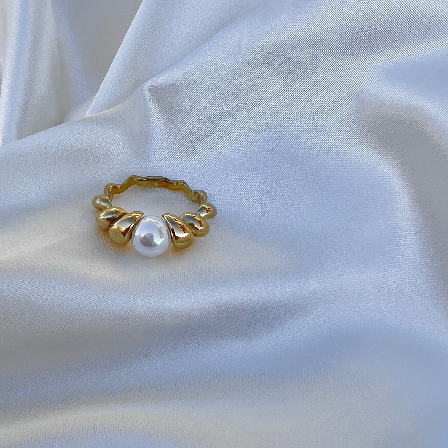 Pearl Mama Ring