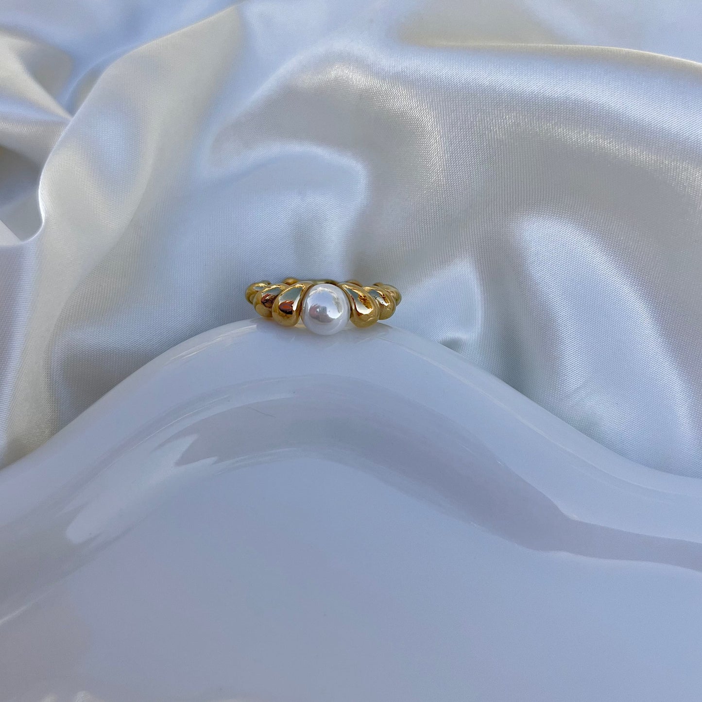 Pearl Mama Ring