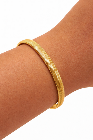 Gold Sleek Bracelet