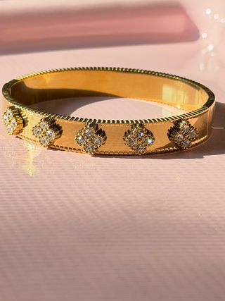 Thick Clover Bangle